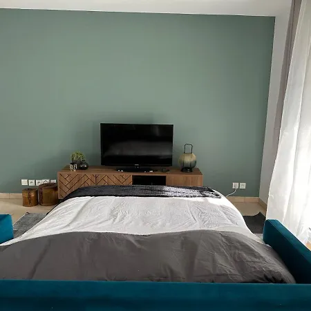 L'escale Du Trianon Apartment *