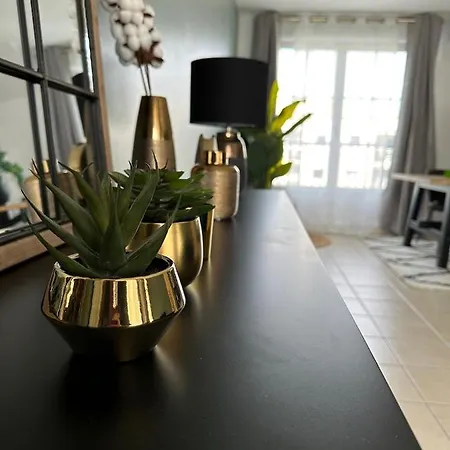 L'escale Du Trianon Apartment