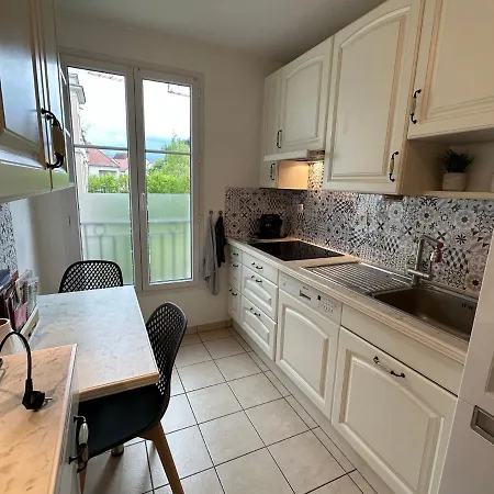L'escale Du Trianon Apartment