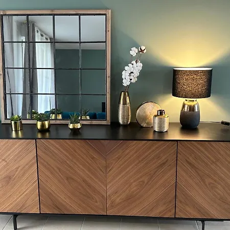 L'escale Du Trianon Apartment *